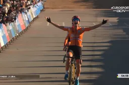 Vos voor achtste keer wereldkampioen na intense tweestrijd met Brand