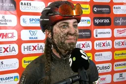 Van Anrooij ontvangt complimenten na afloop: 'Ze was van een andere dimensie vandaag'