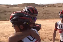 Gaviria slaat eerste slag van 2022 met ritwinst in Oman, Cavendish komt net te laat