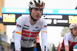 Emoties worden Skjelmose Jensen teveel na eerste profzege: 'Ik kan het niet beschrijven'