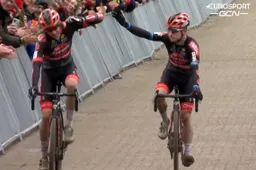 Vanthourenhout finisht als eerste na Pauwels Sauzen-Bingoal-show in Waaslandcross