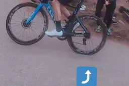 Valverde doet verbazen: Spanjaard eindigt met lekke band (!) als vijfde in koninginnenrit Valencia