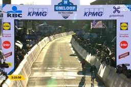 Oersterke Van Vleuten rekent na ongewone finale verrassend af met Vollering