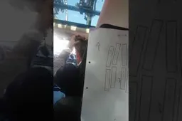 🎥 Ontlading en emotie in ploegleidersauto Intermarché na zege Girmay