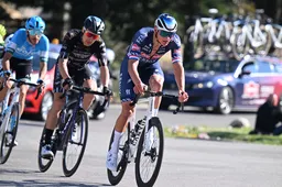 Van der Poel hoopt op geluk en rekent op Van Aert in Parijs-Roubaix: 'Hij zal in orde zijn'