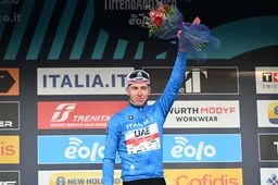 Pogacar bedankt vooral zijn ploeg na nieuwe show: 'Zij rijden 200 km met tegenwind op kop'