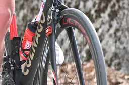 Materiaalkeuze geeft Pogacar 300 gram winst in Tirreno: 'Heel veel voor mij'