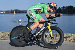 Wéér een Jumbo-Visma-show in Parijs-Nice: Van Aert wint tijdrit, voor Roglic en Dennis