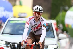 AG2R nog maar met drie in Tour of the Alps: Champoussin moet vrezen voor Giro na armbreuk