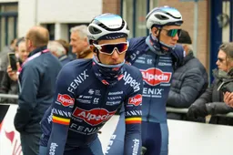 De Bondt 'teleurgesteld' na tweede plek Van der Poel: 'Dit is jammer, we reden erg goed'