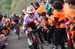 Izagirre wint voor thuispubliek na bizarre val op slotklim: 'Is niet te evenaren'