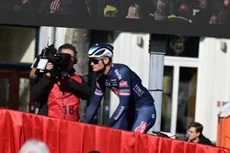Wielrennen op TV 4 mei 2022 | Ploegenpresentatie Giro d'Italia live op Eurosport!