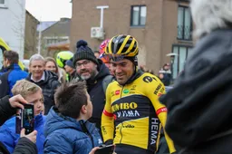 Dumoulin over Giro-tactiek: 'Als je zo goed bent als Pogacar, zou ik ook niet saai koersen'