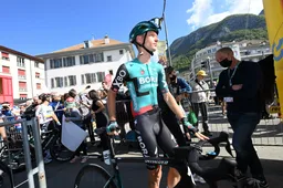 Vlasov ruim sneller dan concurrentie in klimtijdrit: 'Bewaarde mijn benen voor vandaag'