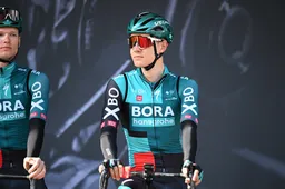 Kelderman ondanks oponthoud door val vijfde: 'Baal van de posities die ik verloor'