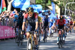 Carapaz toont goede benen in tiende rit Giro, ondanks val: 'Het was niets serieus'