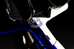 Van Dijk valt werelduurrecord aan met beest van een fiets (en opvallend detail)