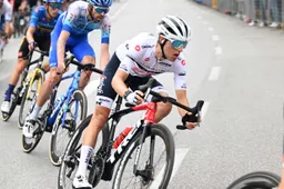 Ploegleider Trek-Segafredo boos om tijdverlies López: 'Het was een beginnersfout'