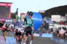 Kämna grijpt zege op Etna, López neemt roze over van Van der Poel, Dumoulin verliest tijd