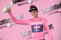 Van der Poel knalt naar tweede plek in tijdrit Giro en behoudt roze, Yates stunt met zege