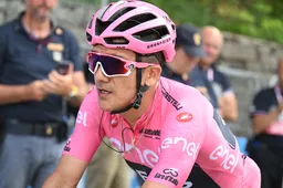 Carapaz laat amandelen verwijderen en begint met achterstand: 'Richard ligt op schema voor de Tour'