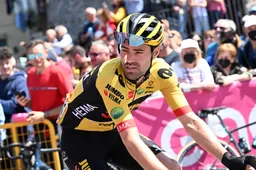 Zichtbaar aangeslagen Dumoulin na Giro-opgave: 'Het zit er niet meer in'
