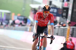 Poels 'had het zwaar' in ploegentijdrit: 'Je bent constant aan het afzien'