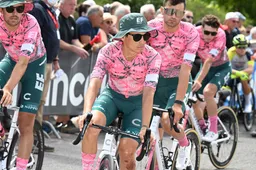 EF Education-EasyPost met drie klassementsrenners richting Vuelta a España