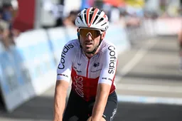 Ion Izagirre soleert naar zege in GP Miguel Indurain, Higuita en Skjelmose vervolledigen podium