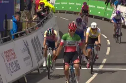 Longo Borghini zegeviert namens Trek op de Black Mountain in Women's Tour