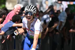 Valentin Ferron mag 67 kilogram kaas op de deurmat verwachten; Fransman wint zwaarbevochte Parijs-Camembert