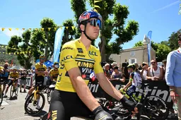 Van Aert ziet leiderstrui niet in gevaar komen: 'Alles is volgens plan verlopen'