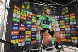 Wiebes deklasseert Balsamo en Vos in massasprint Tour de France Femmes