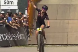 Terpstra knalt in Vallnord naar knappe zege in Wereldbeker mountainbiken