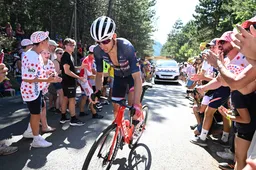 Mollema 'werd er keihard af gereden' vanuit de Tourvlucht: 'Ik was niet goed genoeg'
