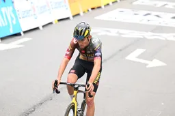 Benoot lacht: 'Als Wout van Aert vooraan rijdt, wordt er wel gekoerst natuurlijk'