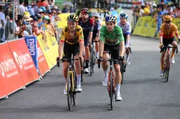 Louis van Gaal was prominent figuur op Tour de France-feest van Jumbo-Visma: 'Hij begon Engels tegen me te praten'