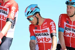 Een finale om U tegen te zeggen: Caleb Ewan sprintte na een lekke band en een te hoog zadel naar podiumplaats