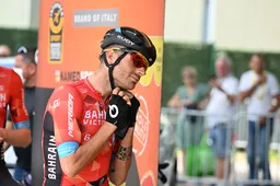 Parijs is nog steeds ver: Erviti, Caruso en Froome testen positief op corona, 140 renners van start