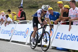 Jakobsen ruim op tijd binnen: 'Kon op de beklimmingen net ietsjes harder gaan'