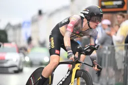 Kruijswijk houdt weinig schade over aan val in openingstijdrit Tour de France