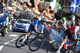 Woods moet herbeginnen na zware val, maar bedankt collega's voor kameraadschap in het peloton