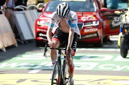 Pogacar vervolgt Tourbetoog: 'Ik stond schaakmat, Van Aert brak me toen hij op kop ging sleuren'