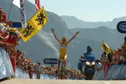 Rasmussen denkt dat peloton vrij schoon is: 'Ik vertrouw Vingegaard net zoveel als Pogacar'