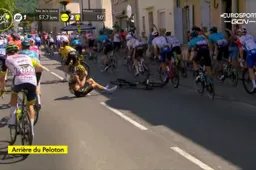 Wet van Murphy voor Jumbo-Visma: Vingegaard en Benoot betrokken bij nóg een valpartij