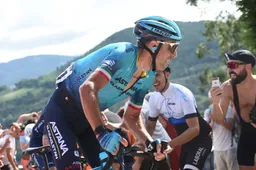 Knight leeft z'n droom als stagiair UAE: 'Reed plots schouder aan schouder met Nibali en Valverde'