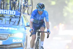 Woods ziet maatje Houle winnen en gaat nu zelf jagen in Tour: 'Ik voelde me de sterkste man bergop'