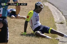 🎥 Enorme crash in Circuit Franco Belge: Nizzolo geeft op, Girmay ligt er weer bij
