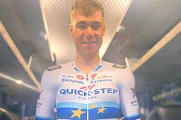 Jakobsen showt Europese trui in BEMER Cyclassics: 'Het ziet er heel mooi uit'