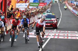 Peloton verkijkt zich op vijf vluchters in Vuelta; Herrada pakt ritzege met fel sprintje